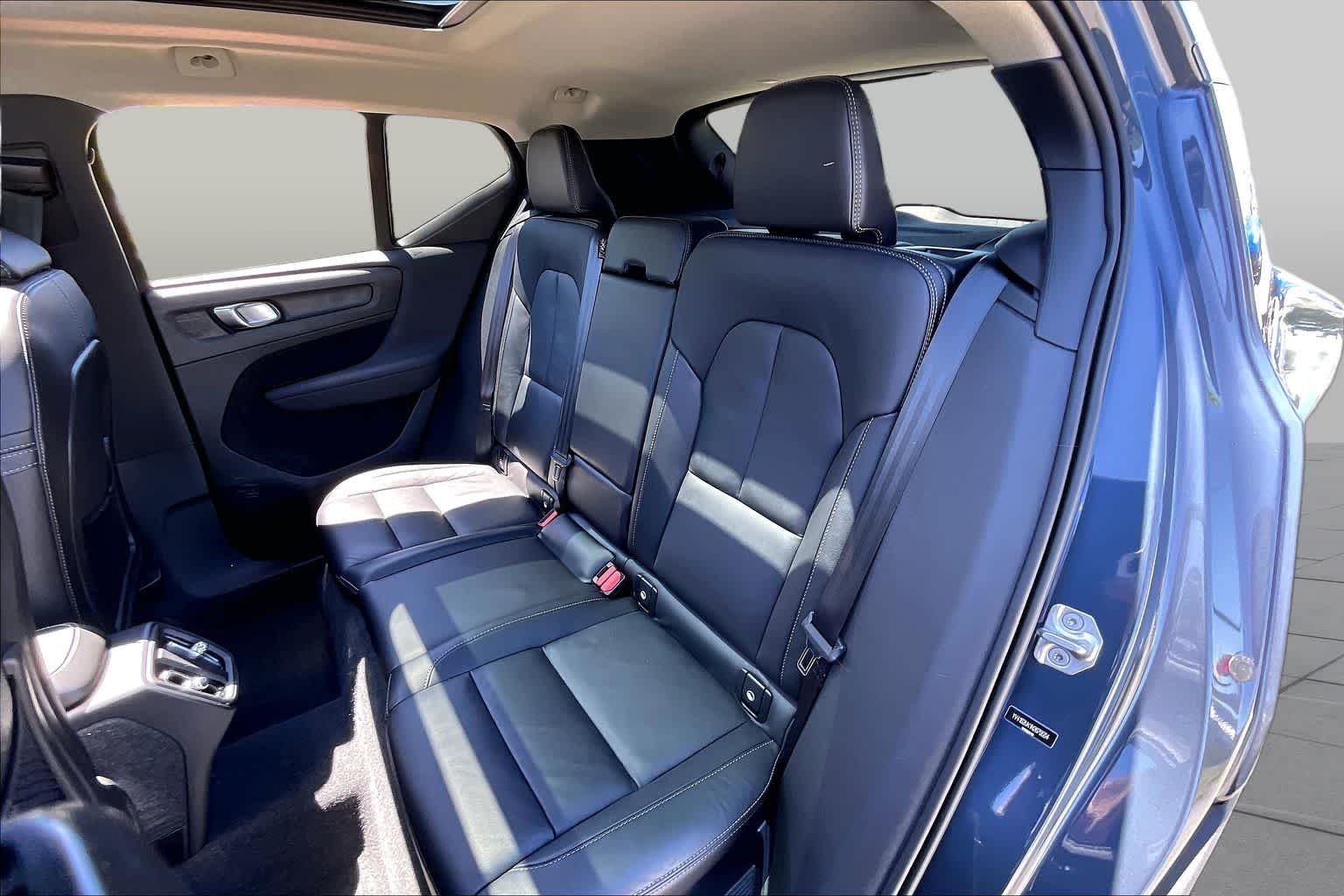 Used 2022 Denim Blue Metallic Volvo Momentum image 20