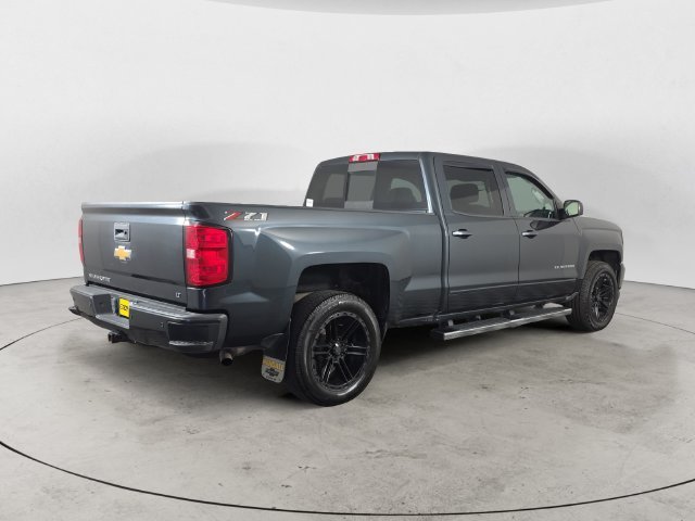 Used 2018 GRAPHITE METALLIC Chevrolet LT image 5