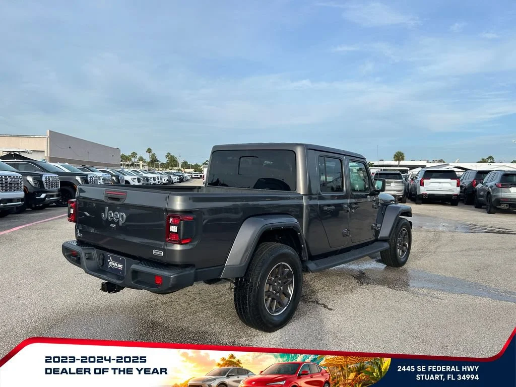 Used 2022 Gray Jeep Overland 4x4 image 5