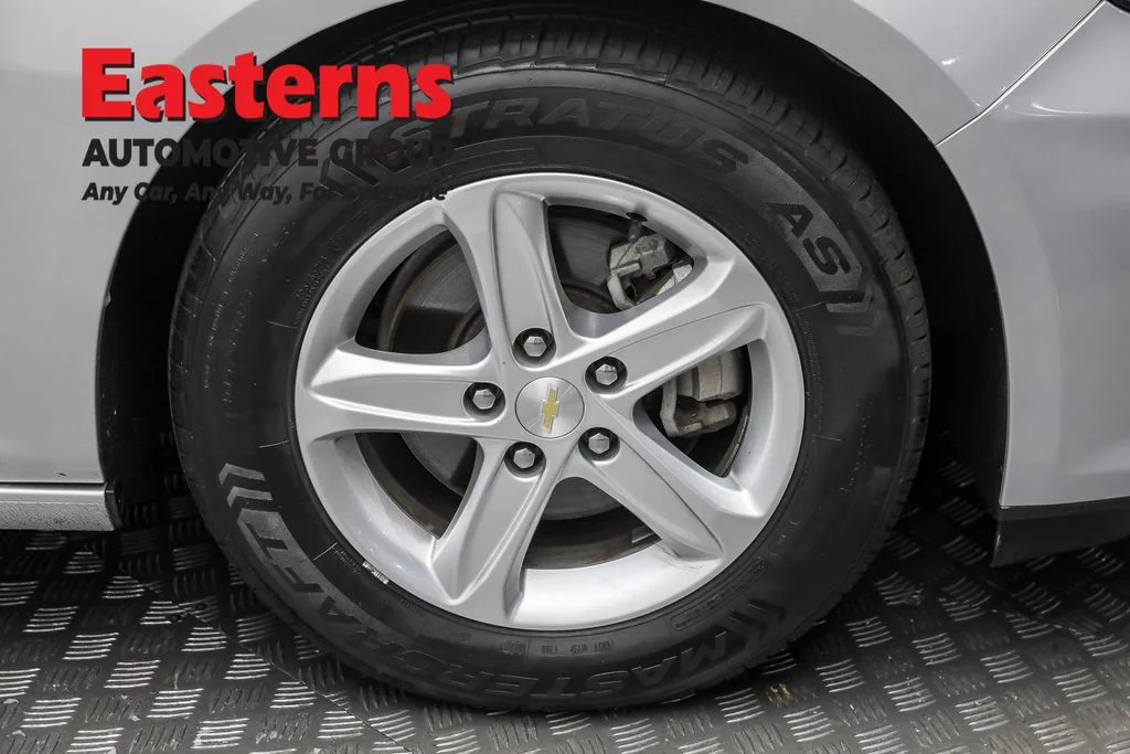 Used 2022 Silver Chevrolet LT image 30