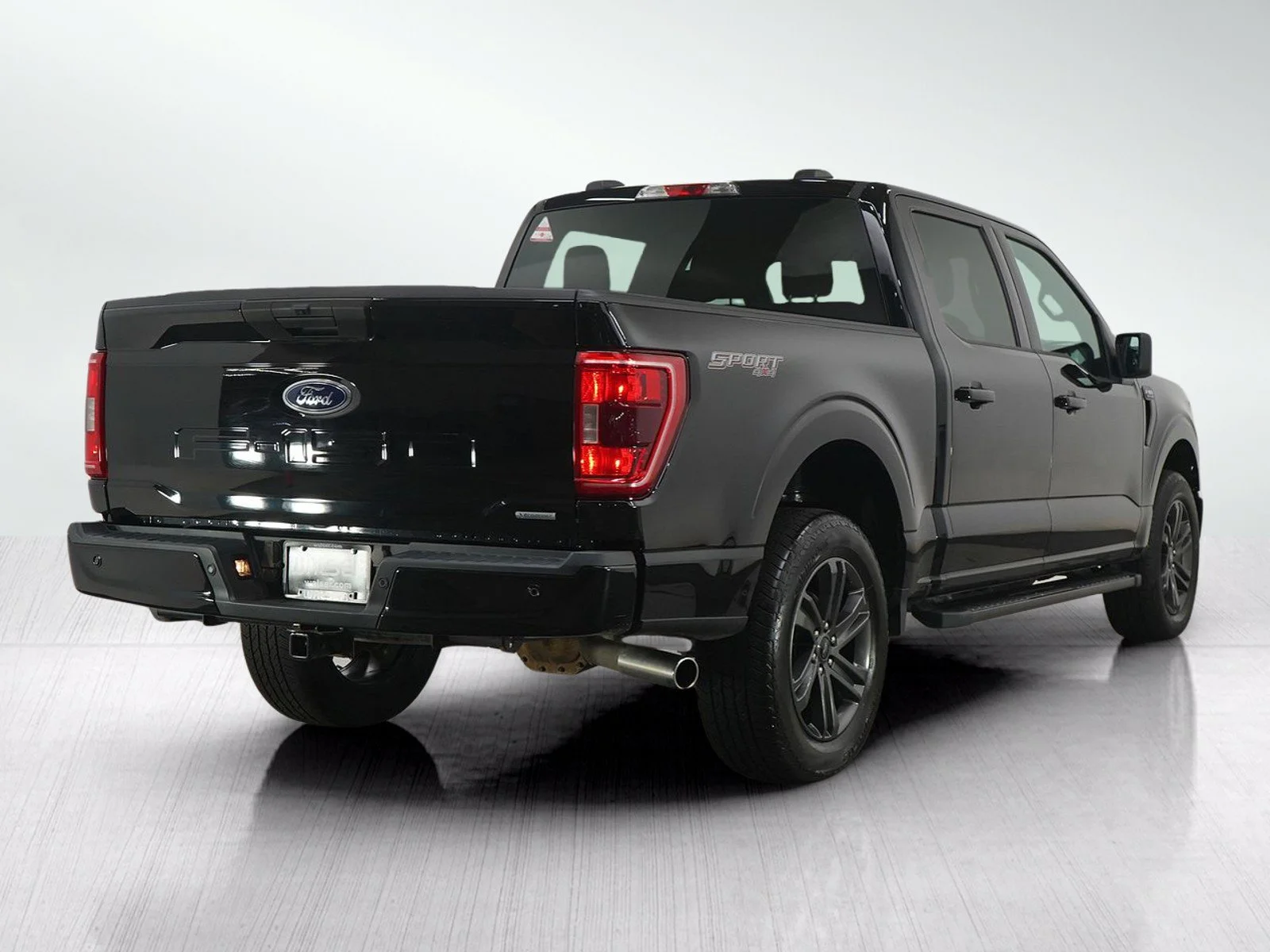 Used 2023 Agate Black Metallic Ford XLT image 5