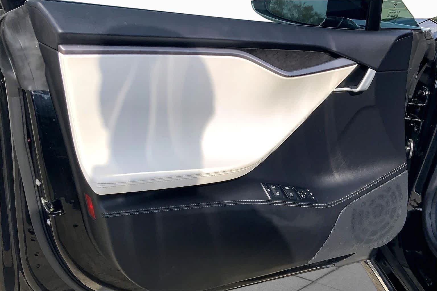 Used 2018 Obsidian Black Metallic Tesla 75D image 20