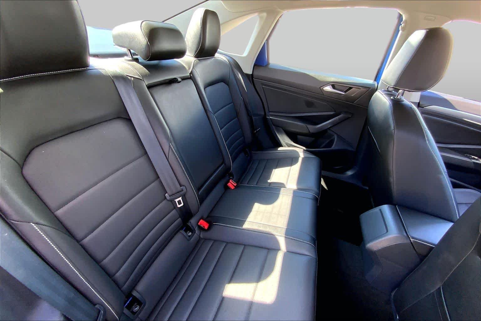 Used 2024 Rising Blue Metallic Volkswagen SE image 18