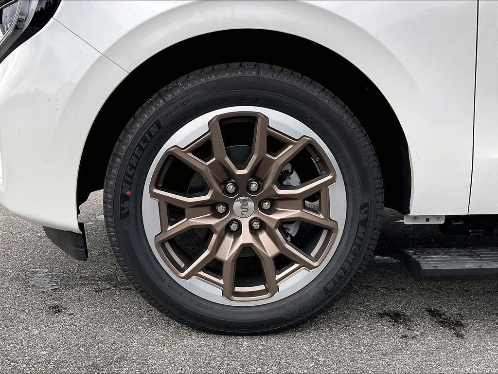 New 2026 Star White Metallic Tri-Coat Ford King Ranch image 8