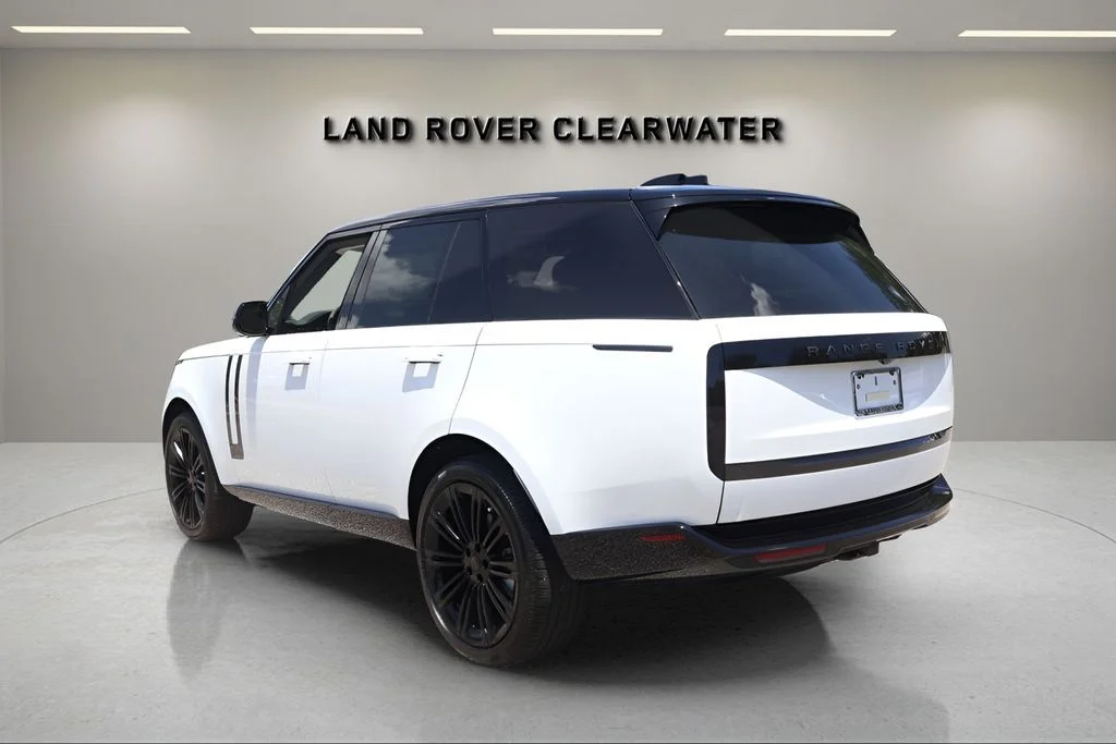 New 2026 Ostuni Pearl White Land Rover SE image 3