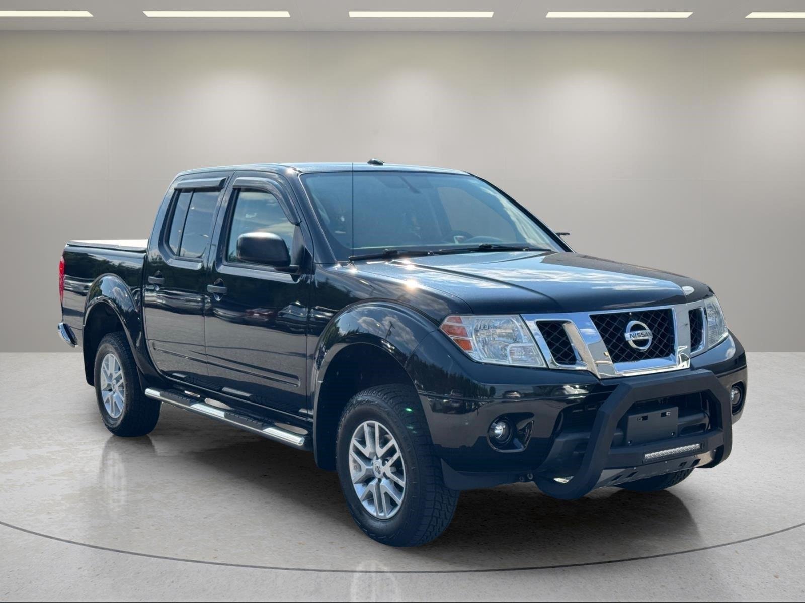 Used 2018 Magnetic Black Nissan SV V6 image 7