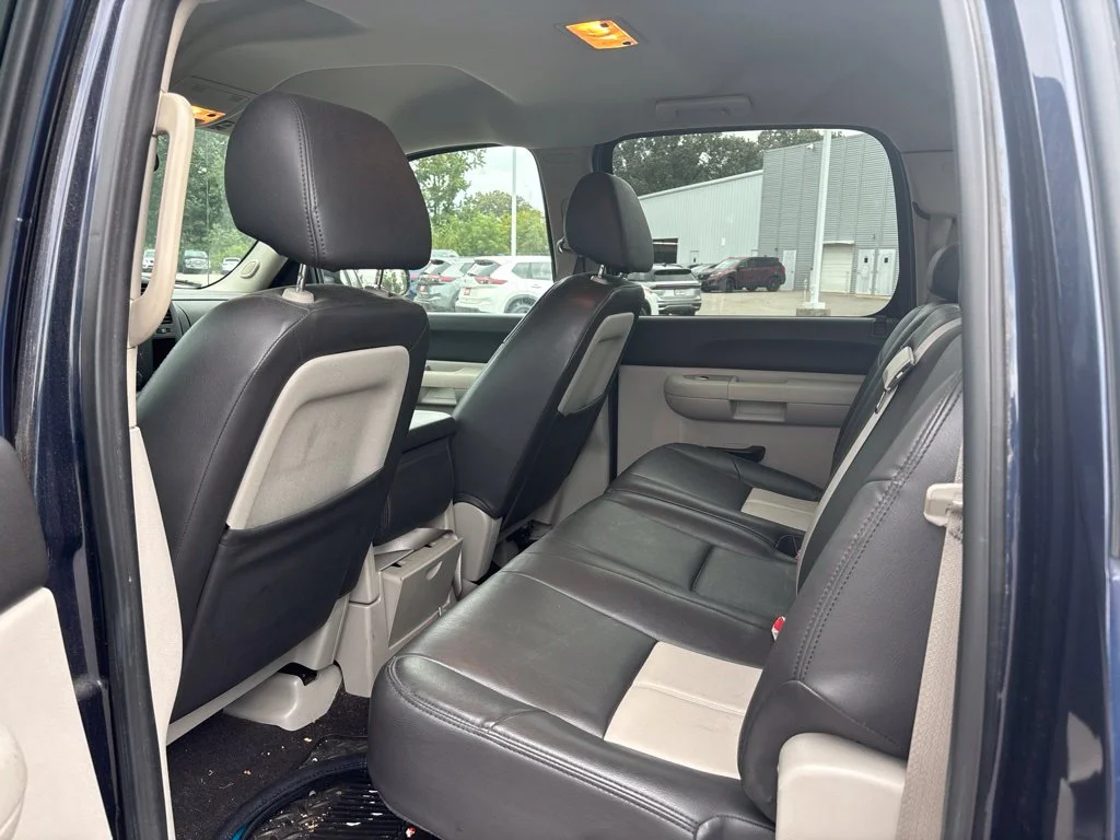 Used 2009 Blue Chevrolet LT image 9