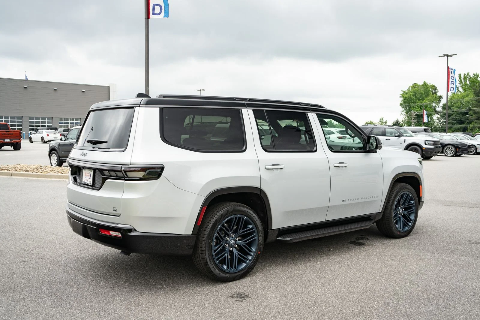 New 2026 Silver-Zynith Exterior Paint Jeep 85th Anniversary Edition image 10