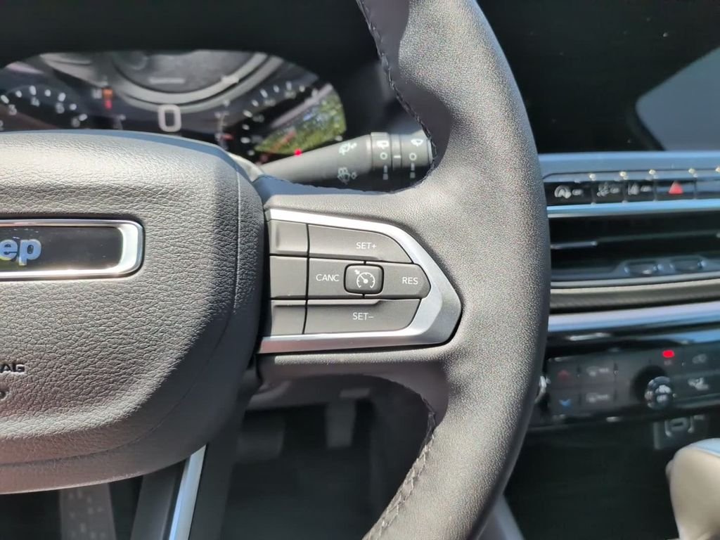 New 2026 Bright White Clearcoat Jeep Latitude image 23