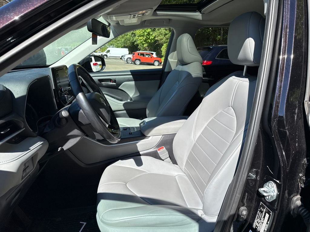 Used 2021 Black Toyota XLE image 16