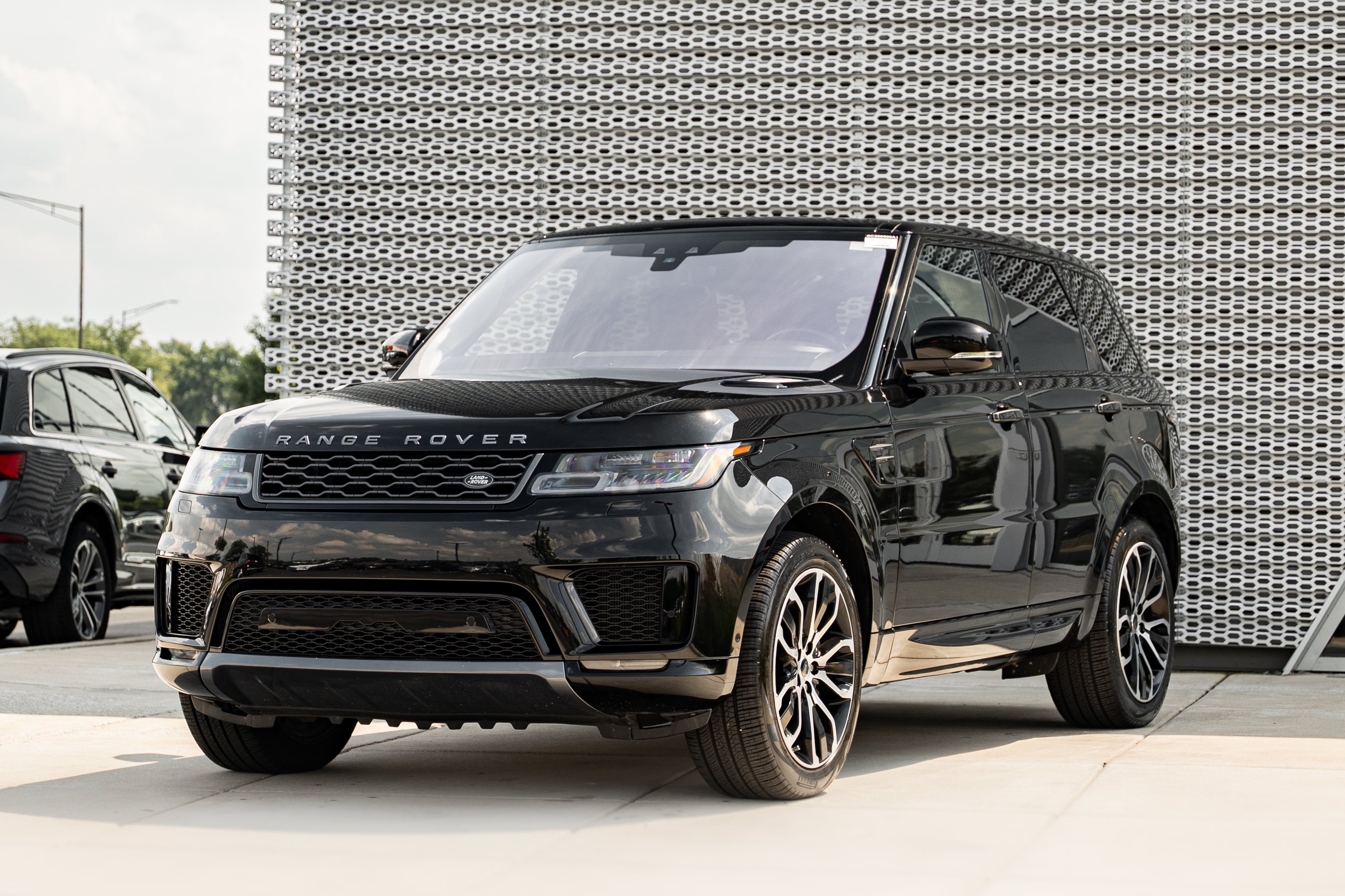 Used 2021 Santorini Black Metallic Land Rover HSE Silver Edition image 7