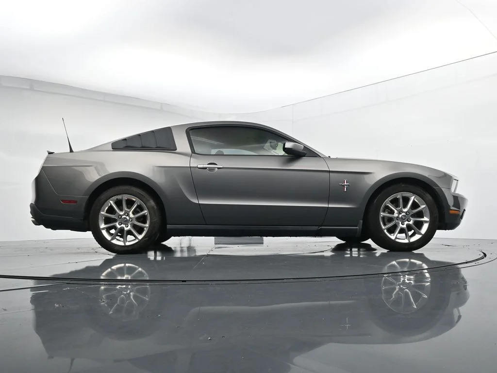 Used 2011  Ford V6 Premium image 31