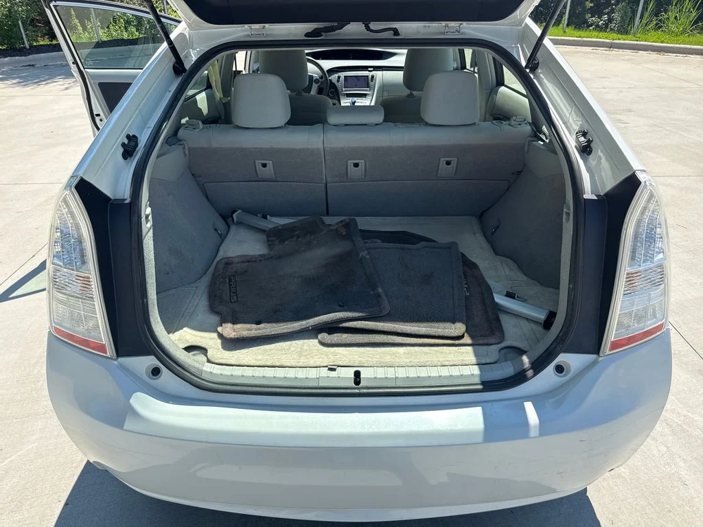 Used 2010 Blizzard Pearl Toyota I image 32