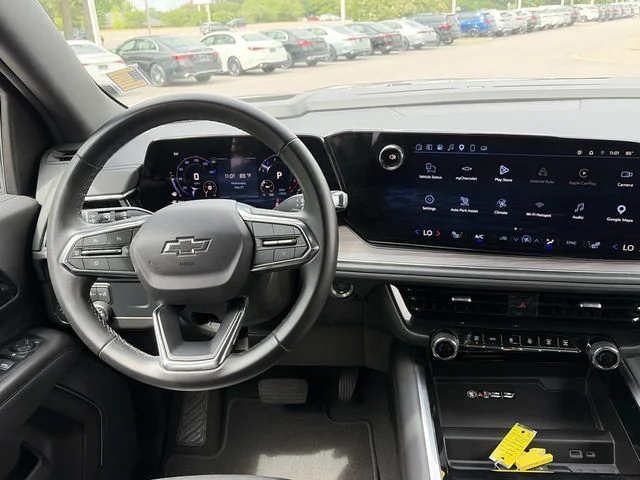 Used 2025 Gray Chevrolet Z71 image 13