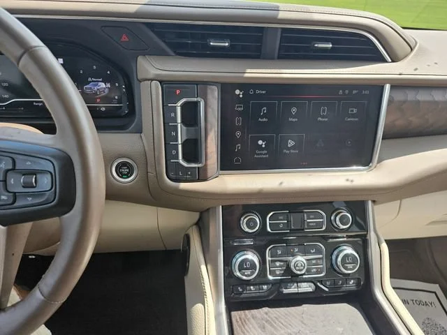 Used 2023 White Frost Tricoat GMC Denali image 17