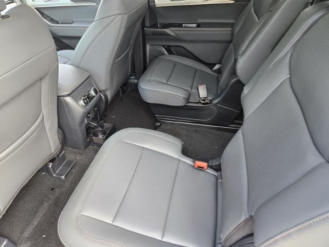 New 2026 Star White Metallic Tri-Coat Ford Active image 39