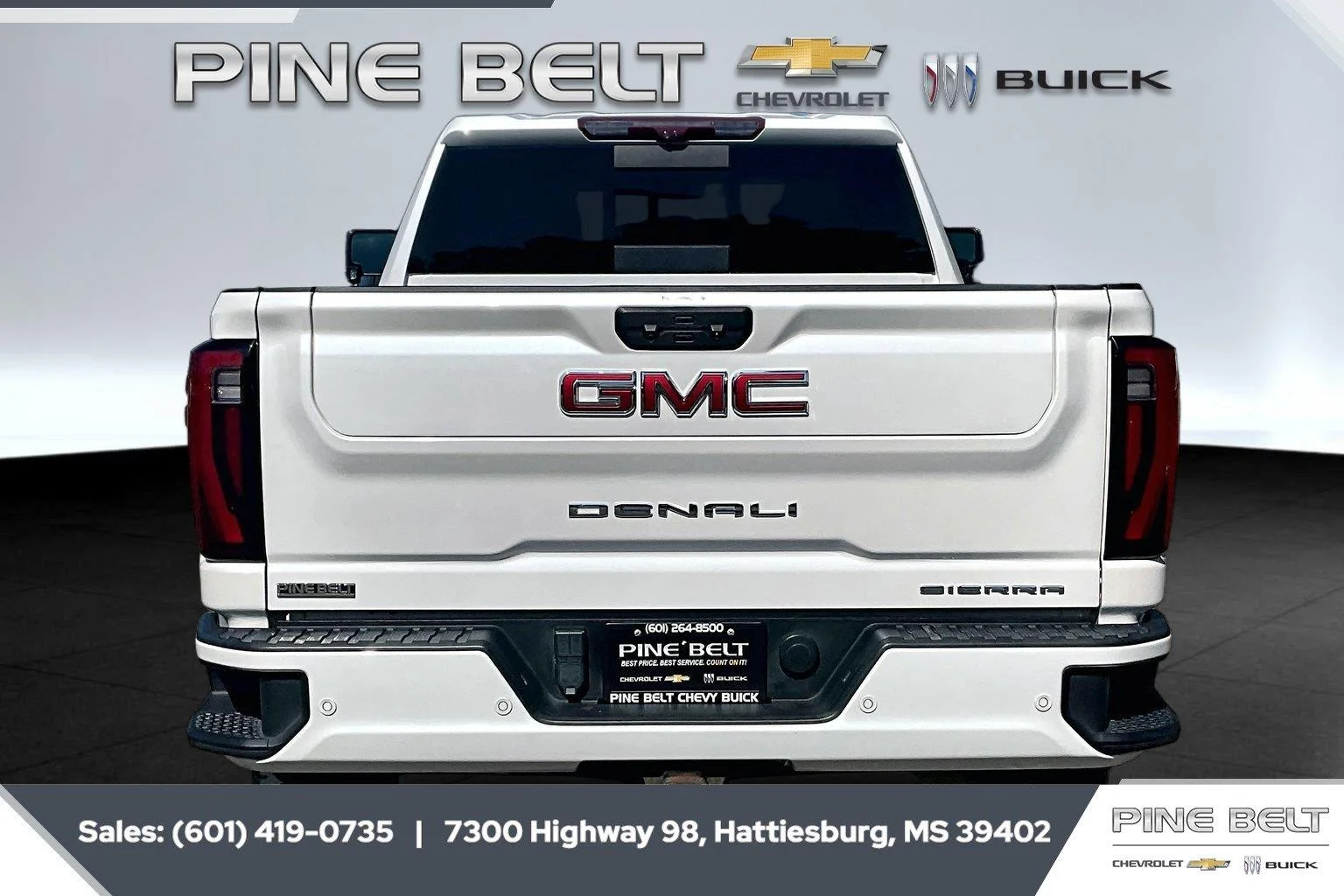 Used 2024 White Frost Tricoat GMC Denali image 4
