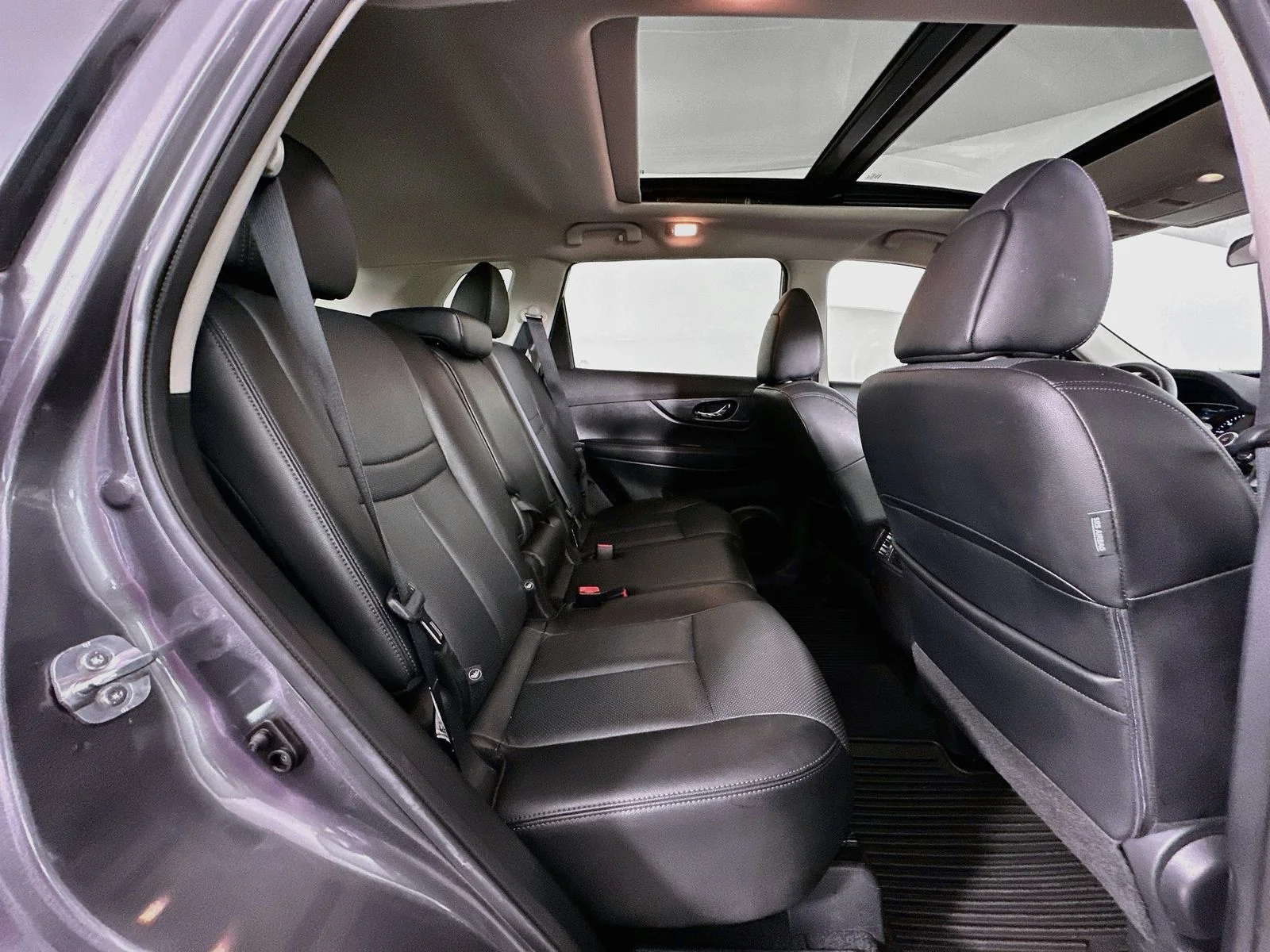 Used 2015 Gun Metallic Nissan SL image 29