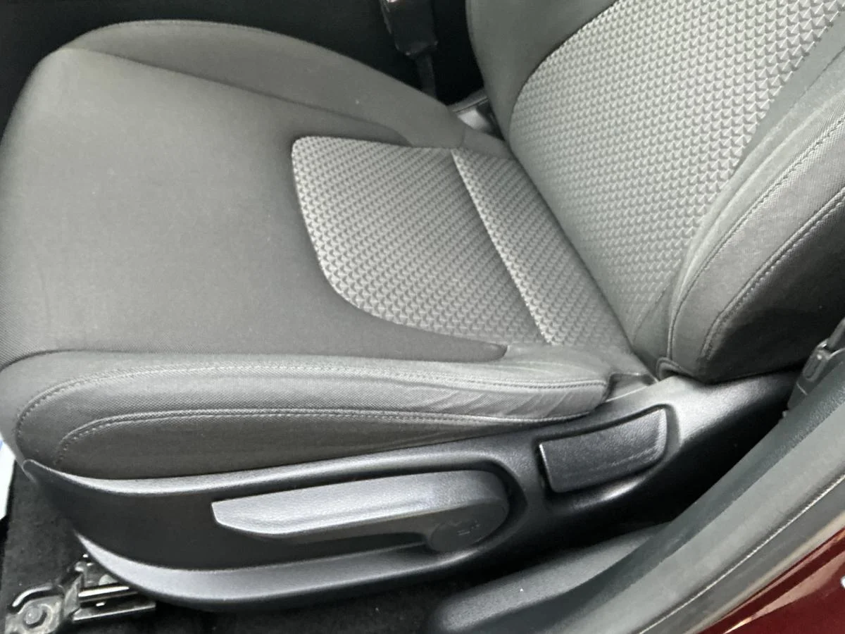 Used 2023  Kia LX image 18