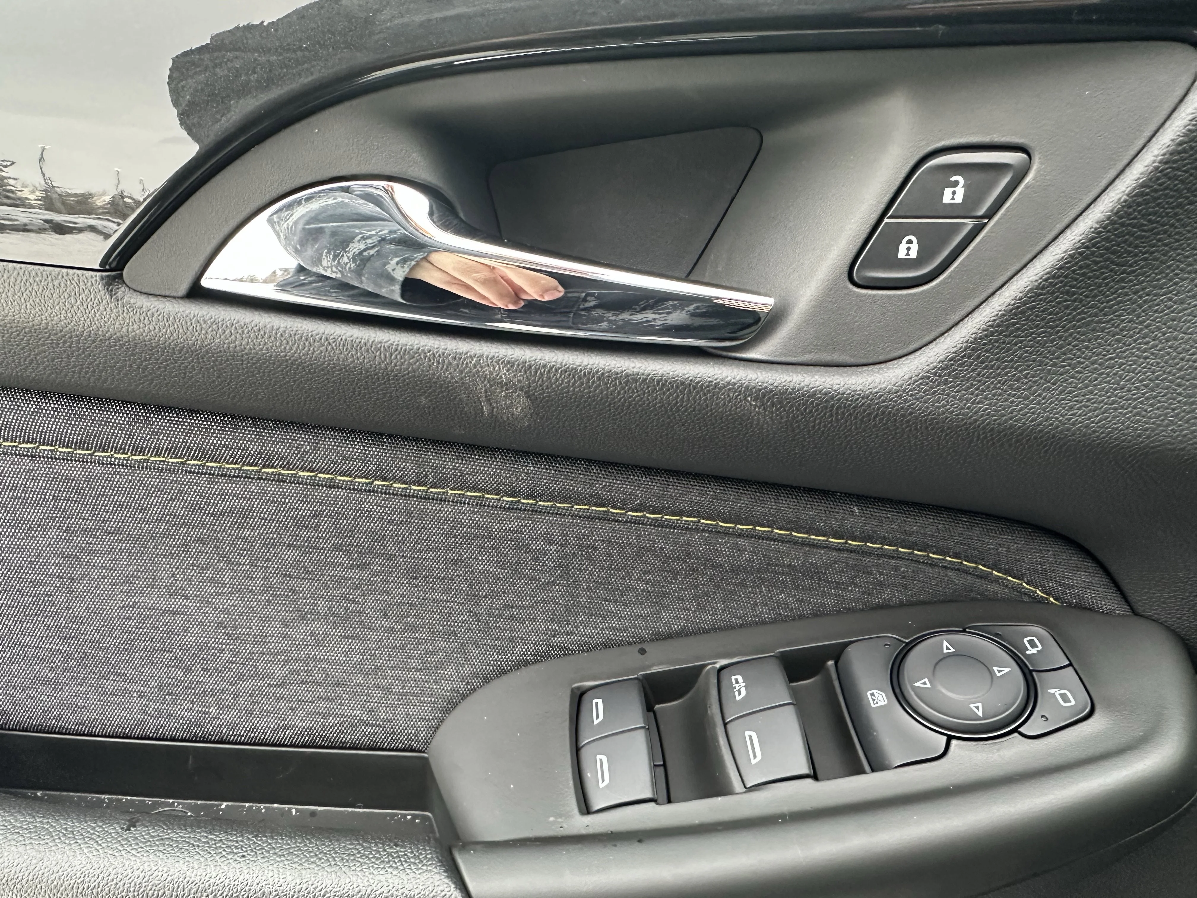 New 2026 Mosaic Black Metallic Chevrolet ACTIV image 9