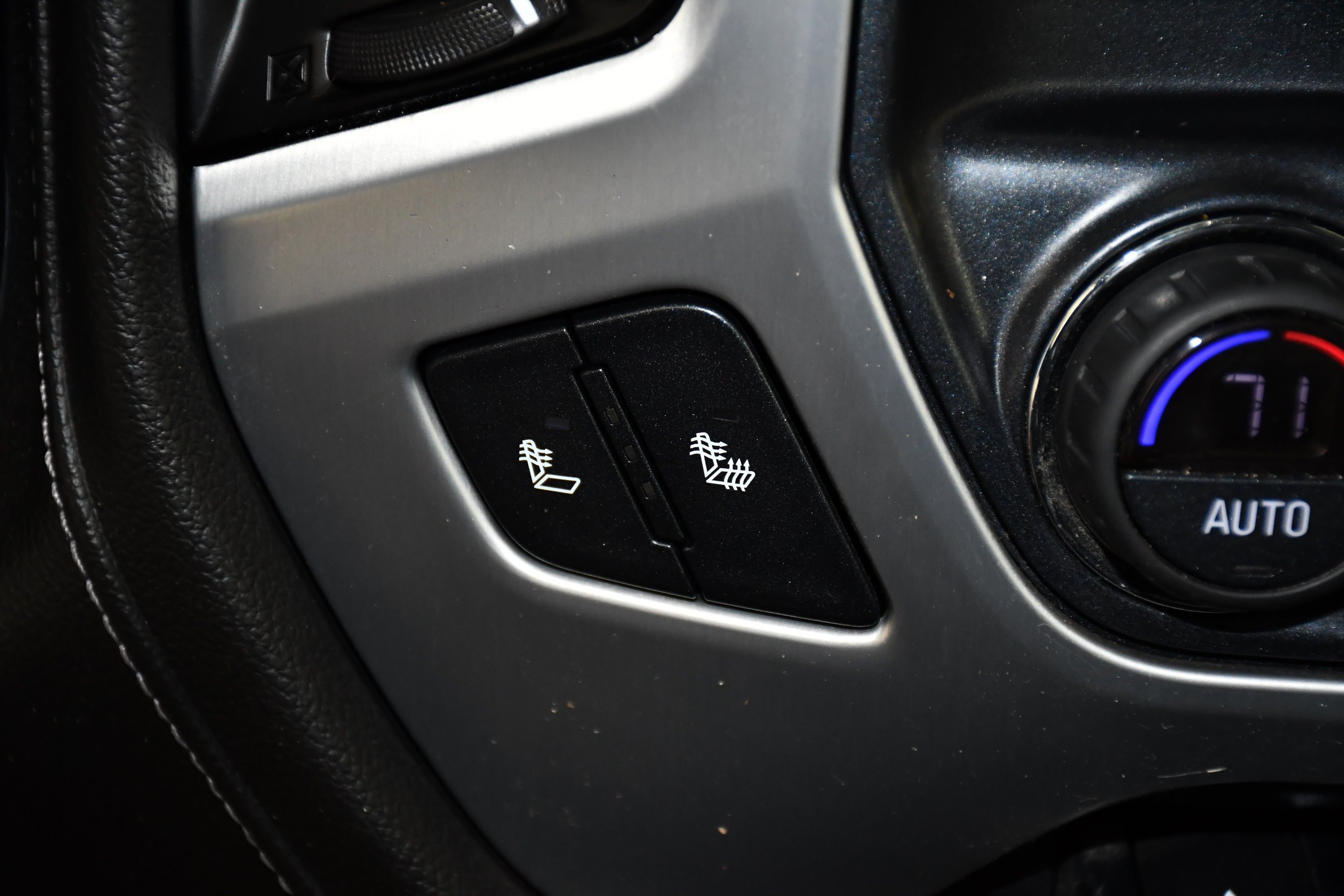 Used 2018 Summit White GMC SLE image 28