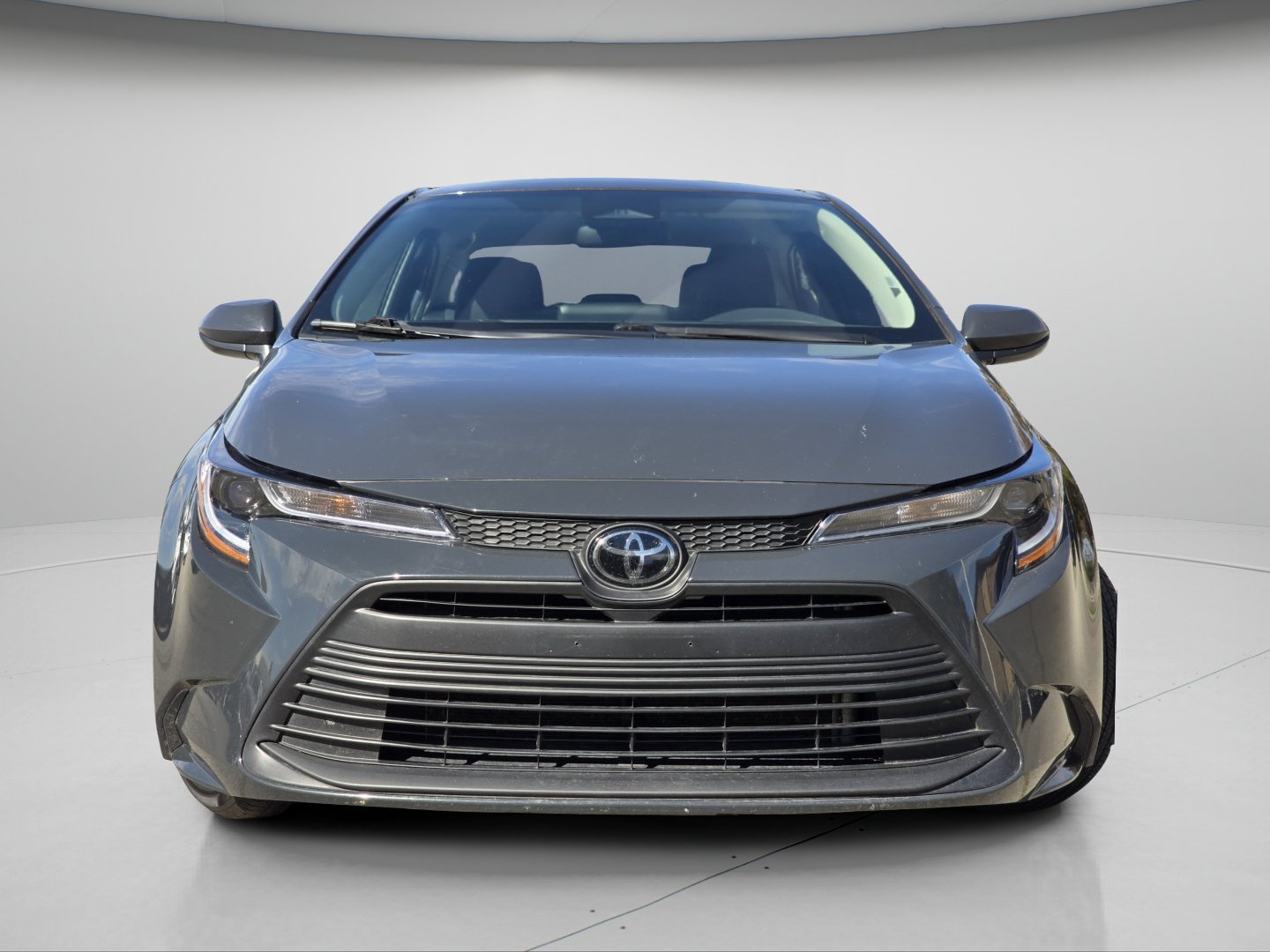Used 2025 Underground Toyota LE image 3
