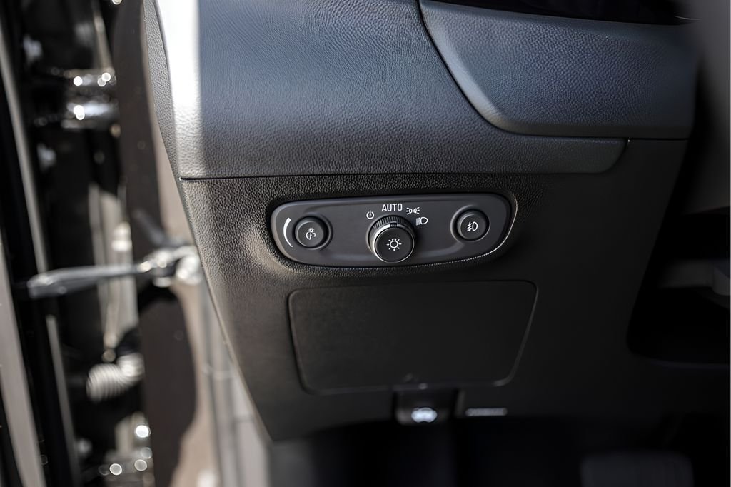Used 2023 Black Buick Essence image 18