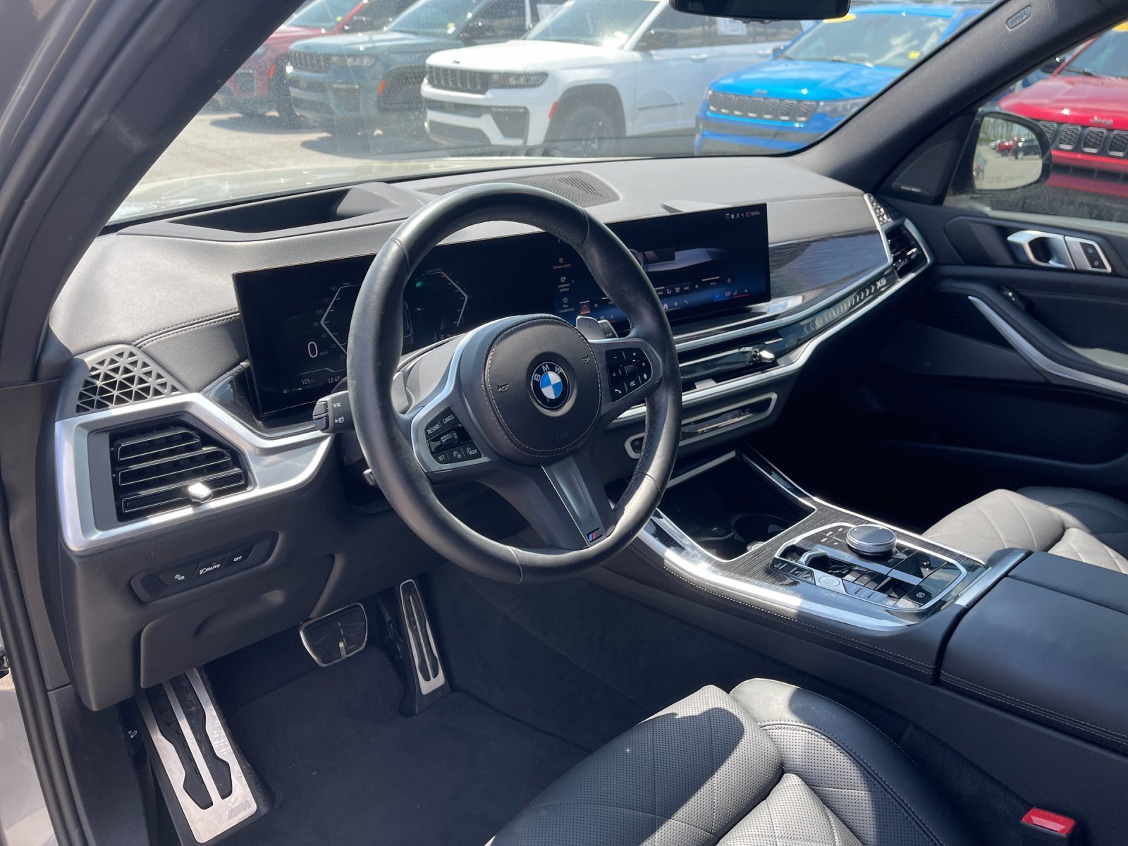 Used 2024 Gray BMW xDrive40i image 11