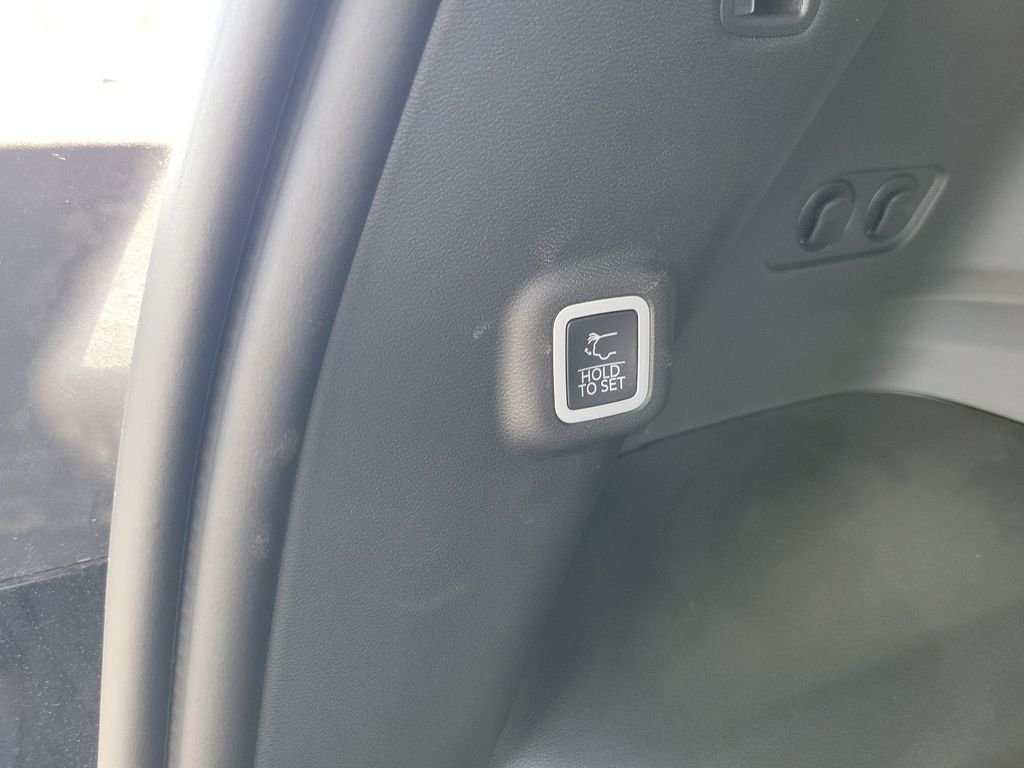 New 2026 Diamond Black Crystal Pearlcoat Jeep Limited image 10