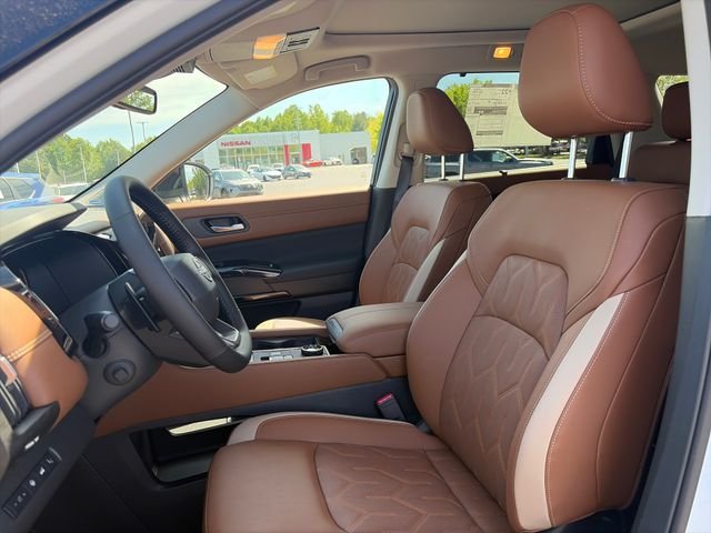 New 2026 Everest White Pearl TriCoat / Super Black Two-tone Nissan Platinum image 17