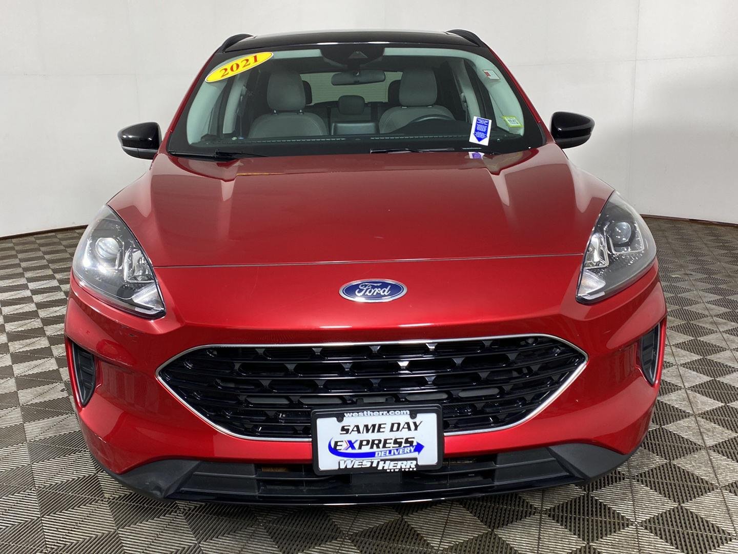 Used 2021 Red Metallic Ford SE image 8