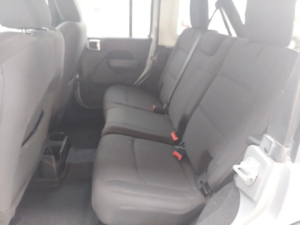 Used 2018 Silver Jeep Unlimited Sport S image 38