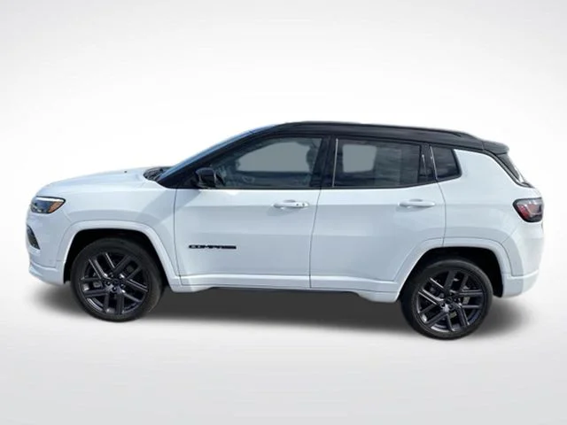 Used 2025 White Jeep Limited image 2