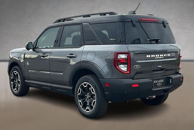 New 2025 Carbonized Gray Metallic Ford Outer Banks image 3
