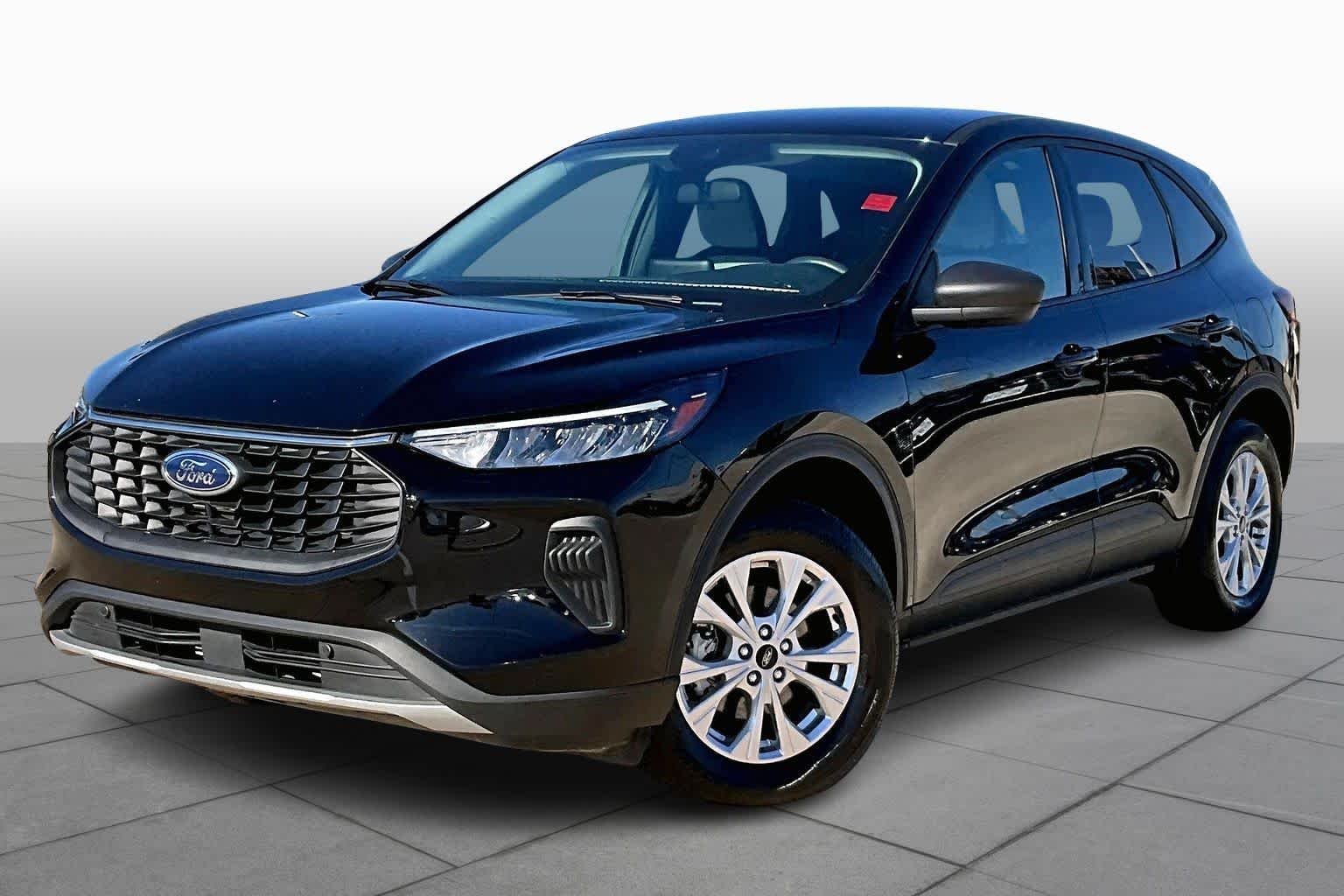 Used 2025 Agate Black Metallic Ford Active image 3