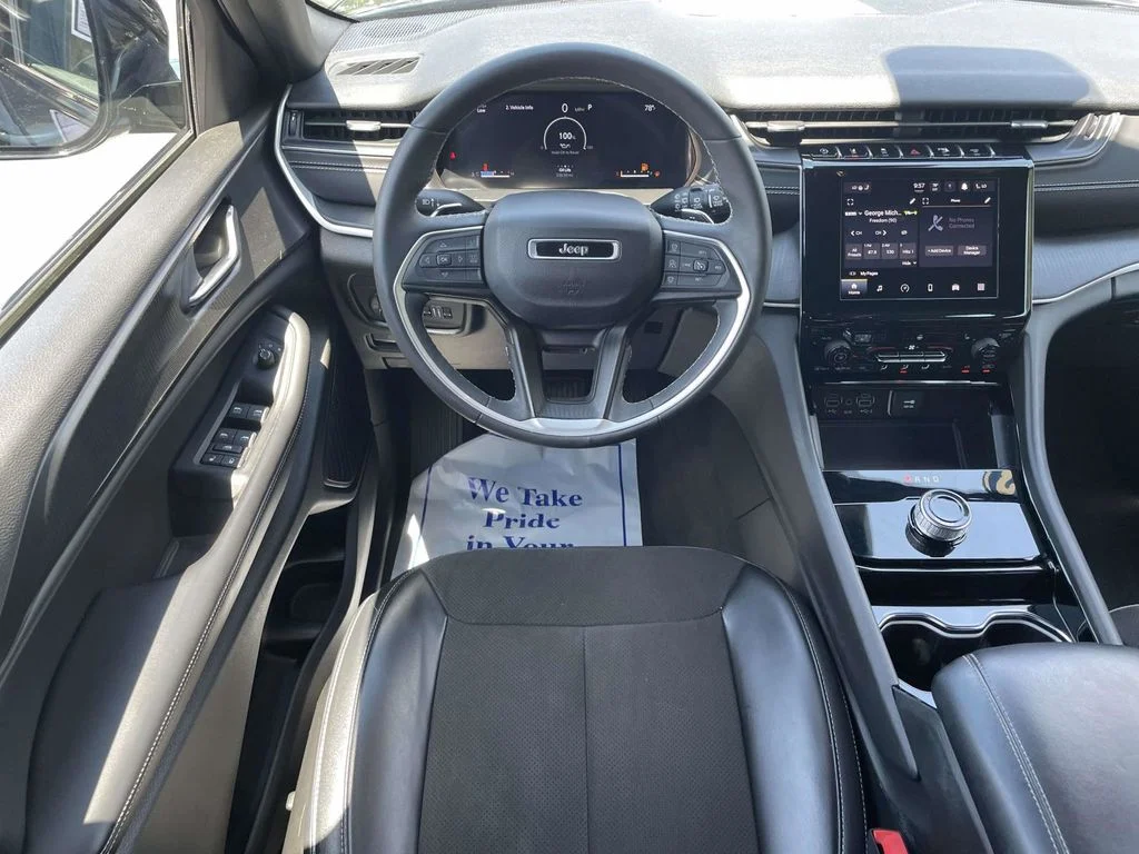 Used 2023 Black Jeep Altitude image 22