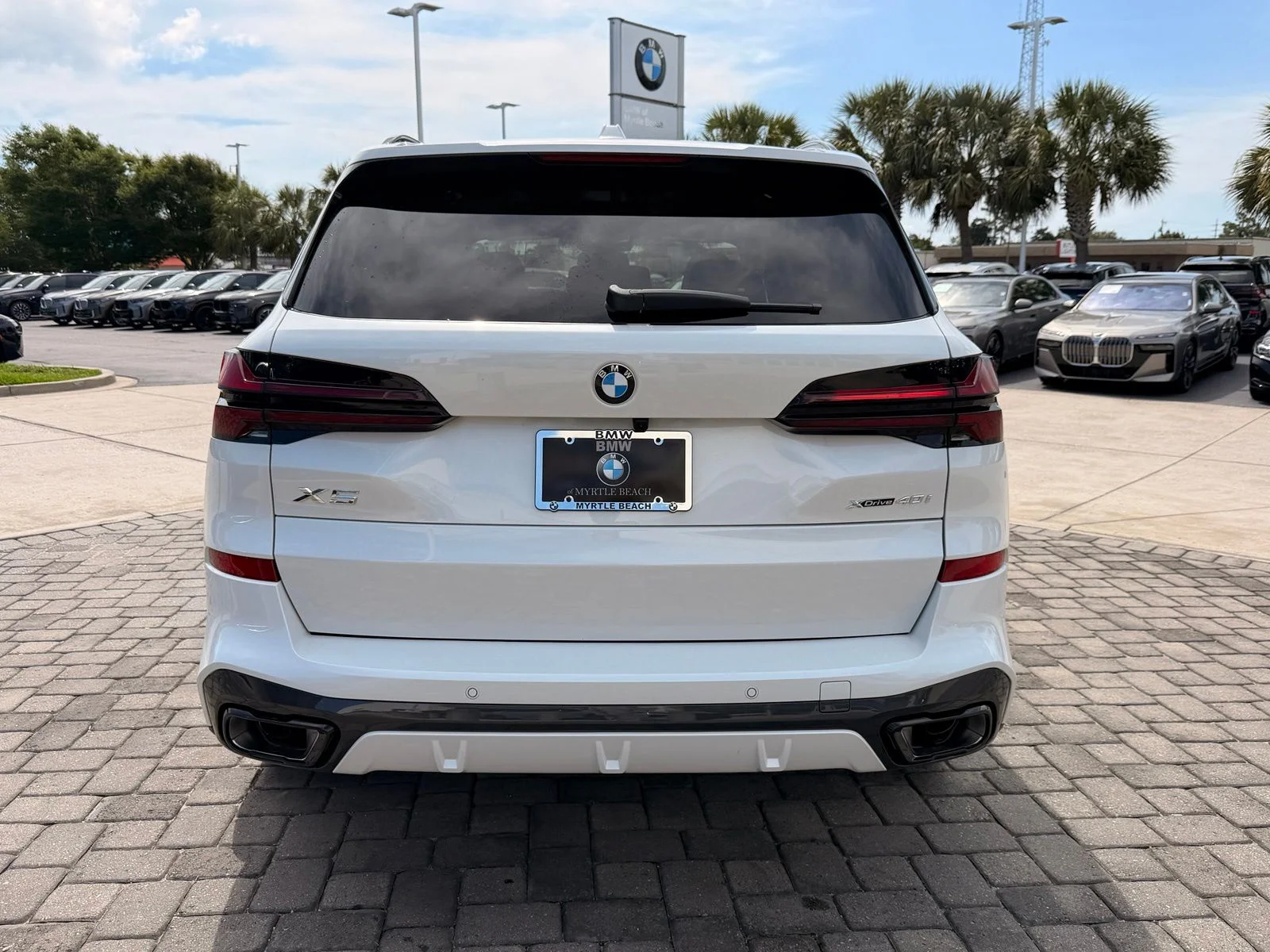 New 2026 Mineral White Metallic BMW xDrive40i image 10