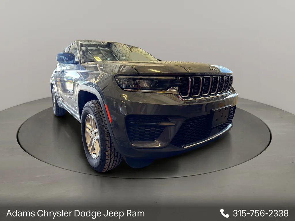 Used 2023 Gray Jeep Laredo image 1