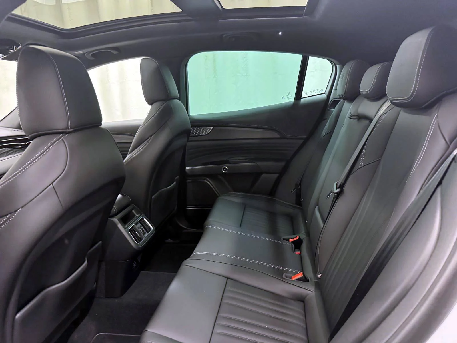 Used 2025 White Maserati  image 13