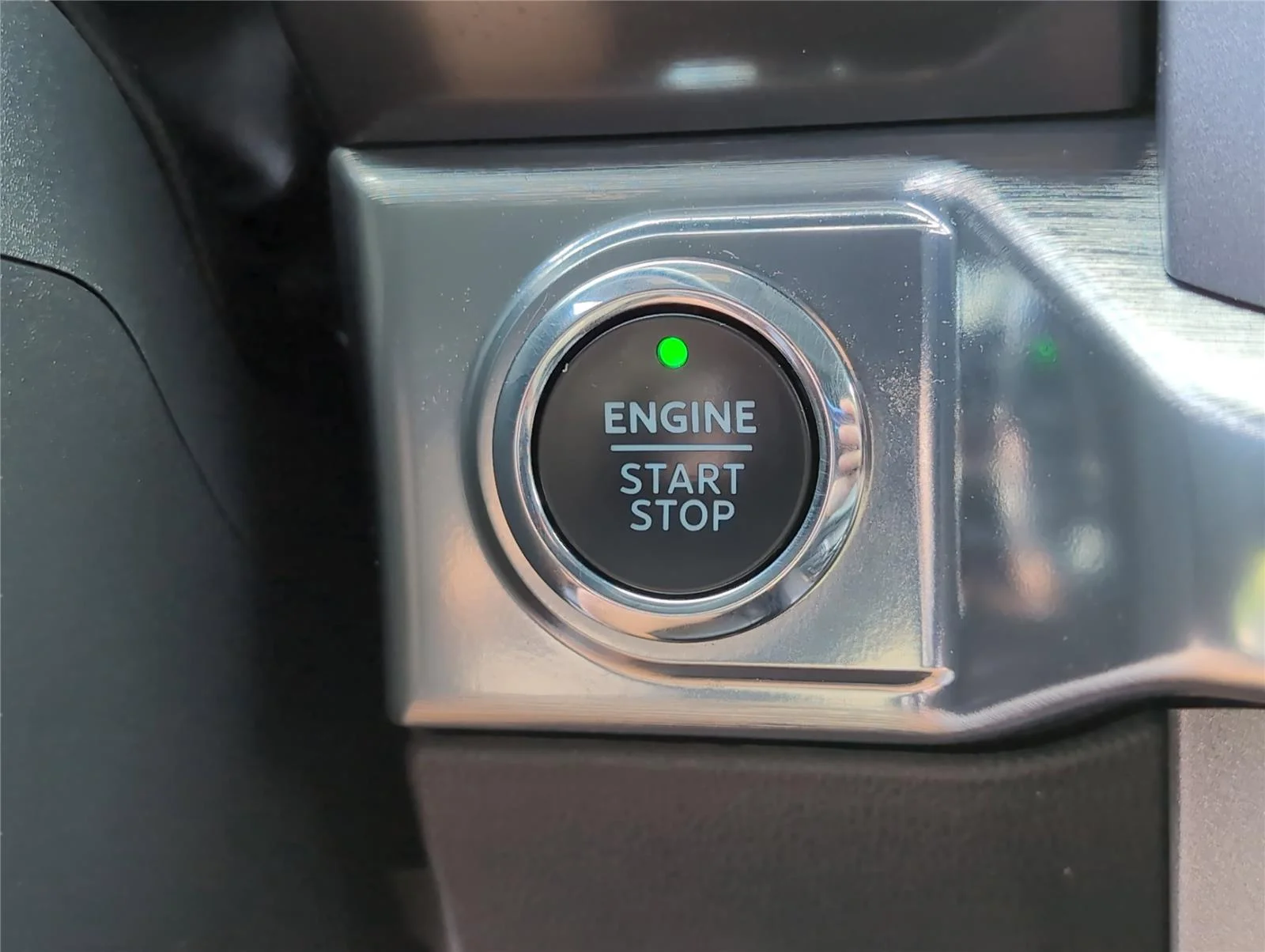 Used 2023 Iconic Silver Ford LARIAT image 24