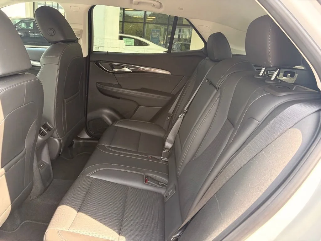 Used 2024 Summit White Buick Preferred image 18