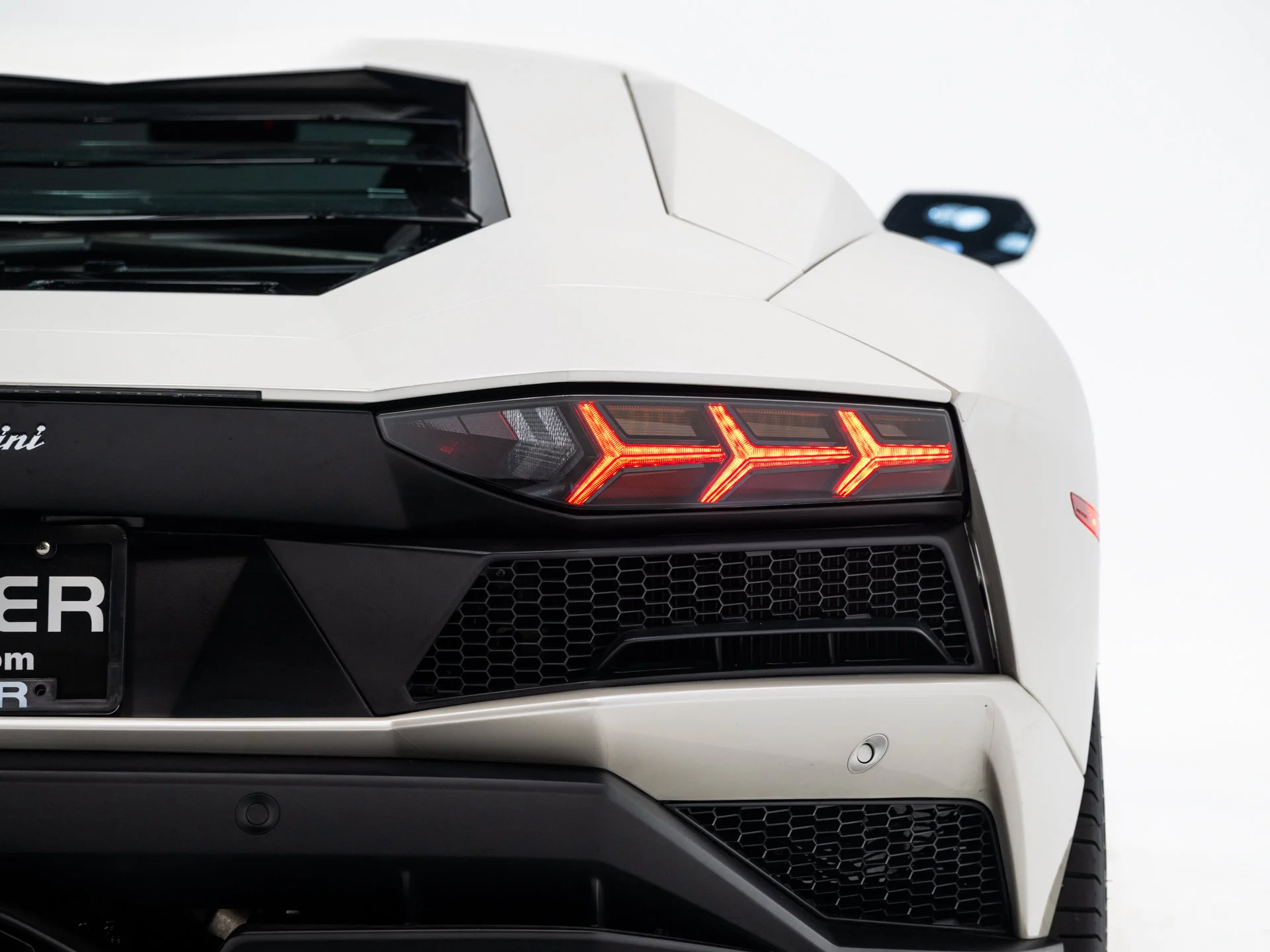 Used 2018 Bianco Isis Lamborghini  image 22
