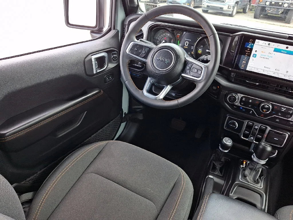 Used 2024  Jeep Sahara 4xe image 15
