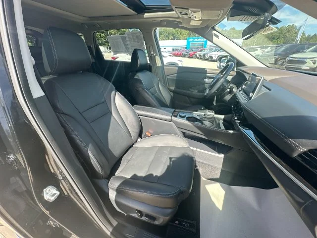 Used 2023 Black Nissan SL image 32