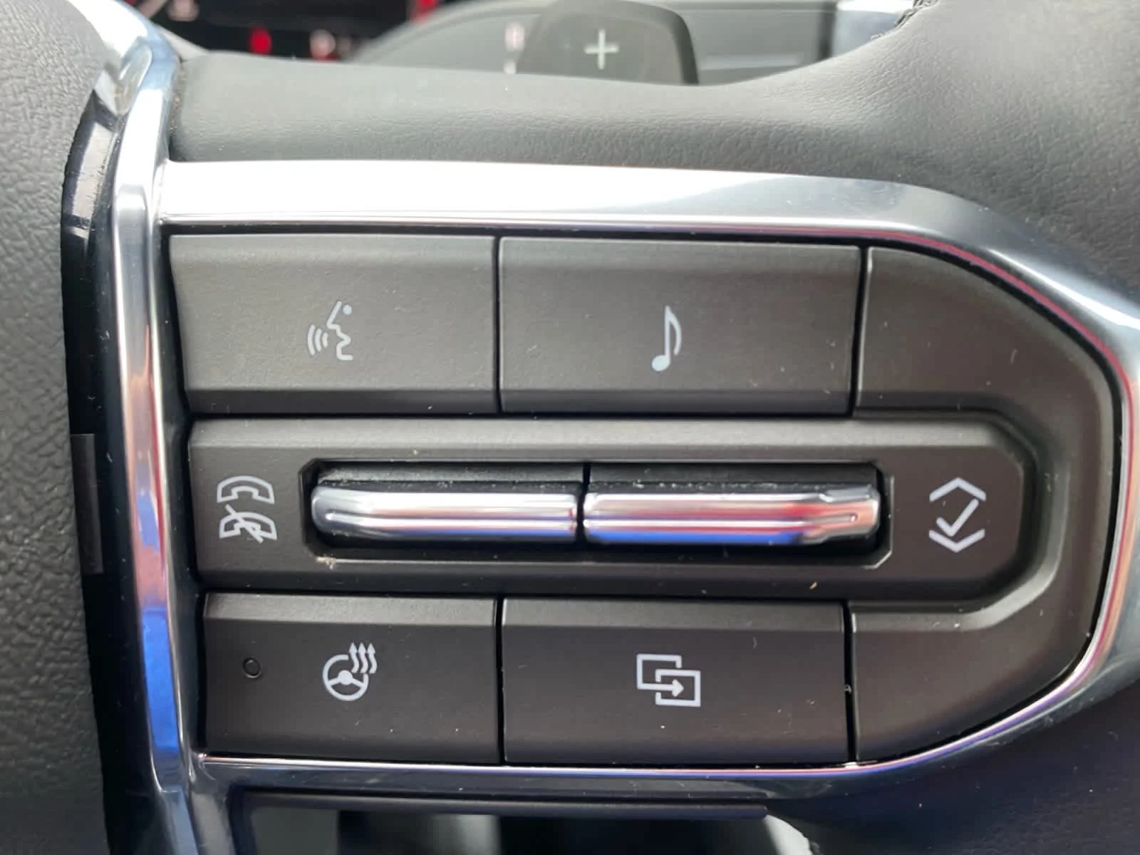 Used 2026 Summit White GMC Elevation image 27