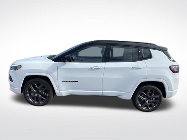 Used 2025 White Jeep Limited image 2
