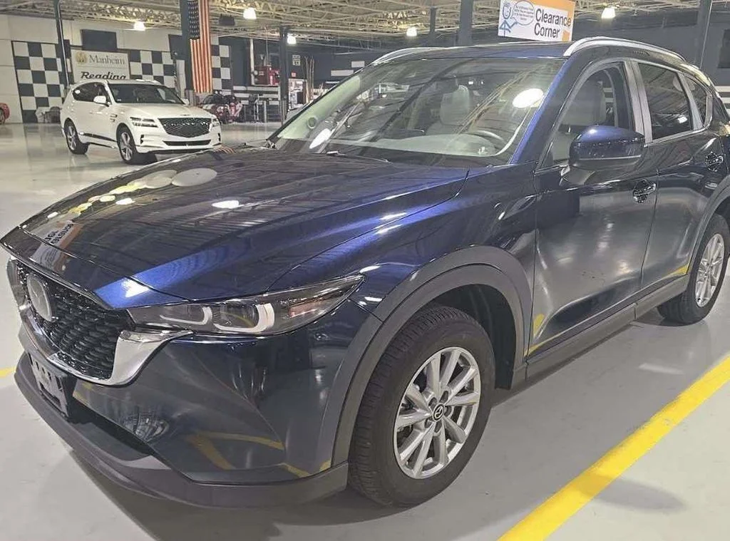 2023 Mazda CX-5 S Preferred package Auto AWD's photo
