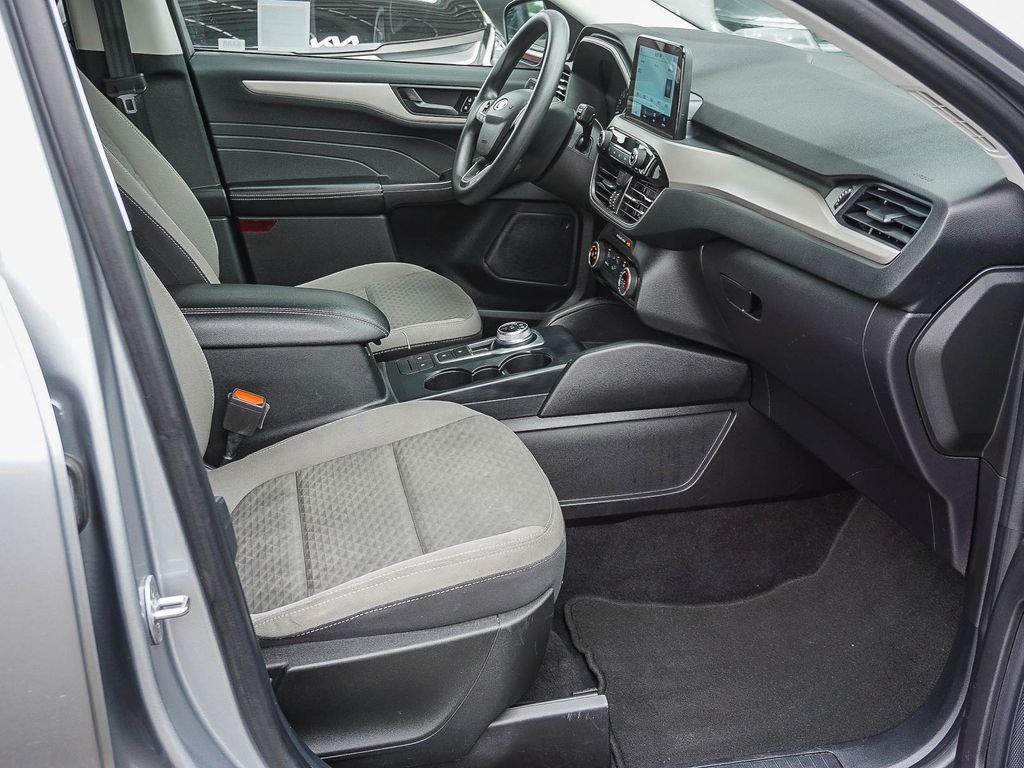 Used 2022 Silver Ford SE image 13
