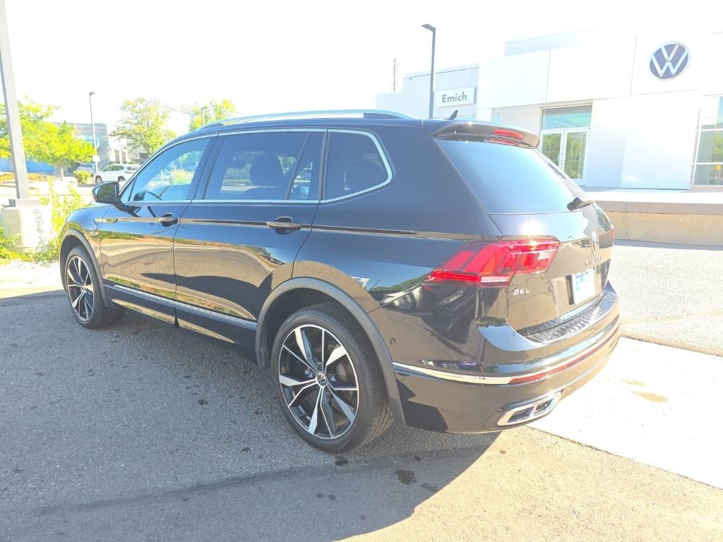 Used 2023 Deep Black Volkswagen 2.0T SEL R-Line image 3