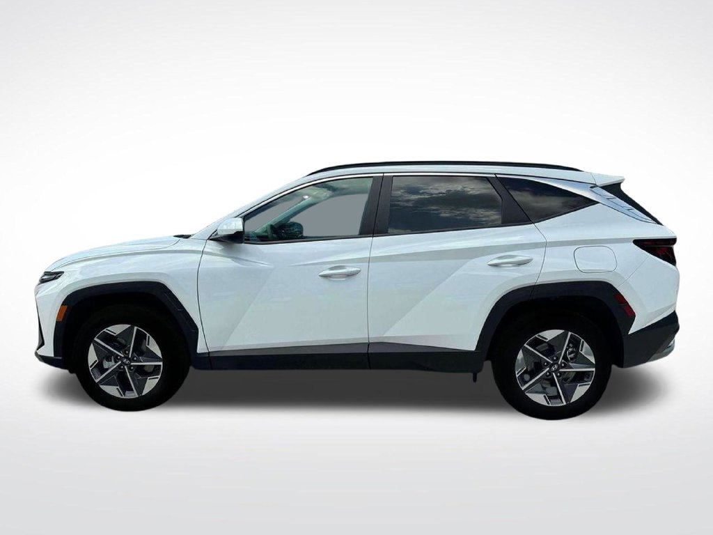 New 2025 White Hyundai SEL AWD image 22